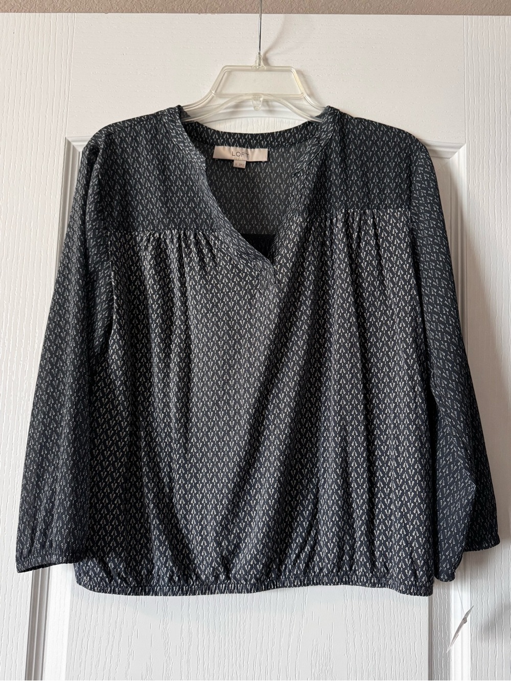 Ann Taylor Loft Patterned V-Neck Long Sleeve Top